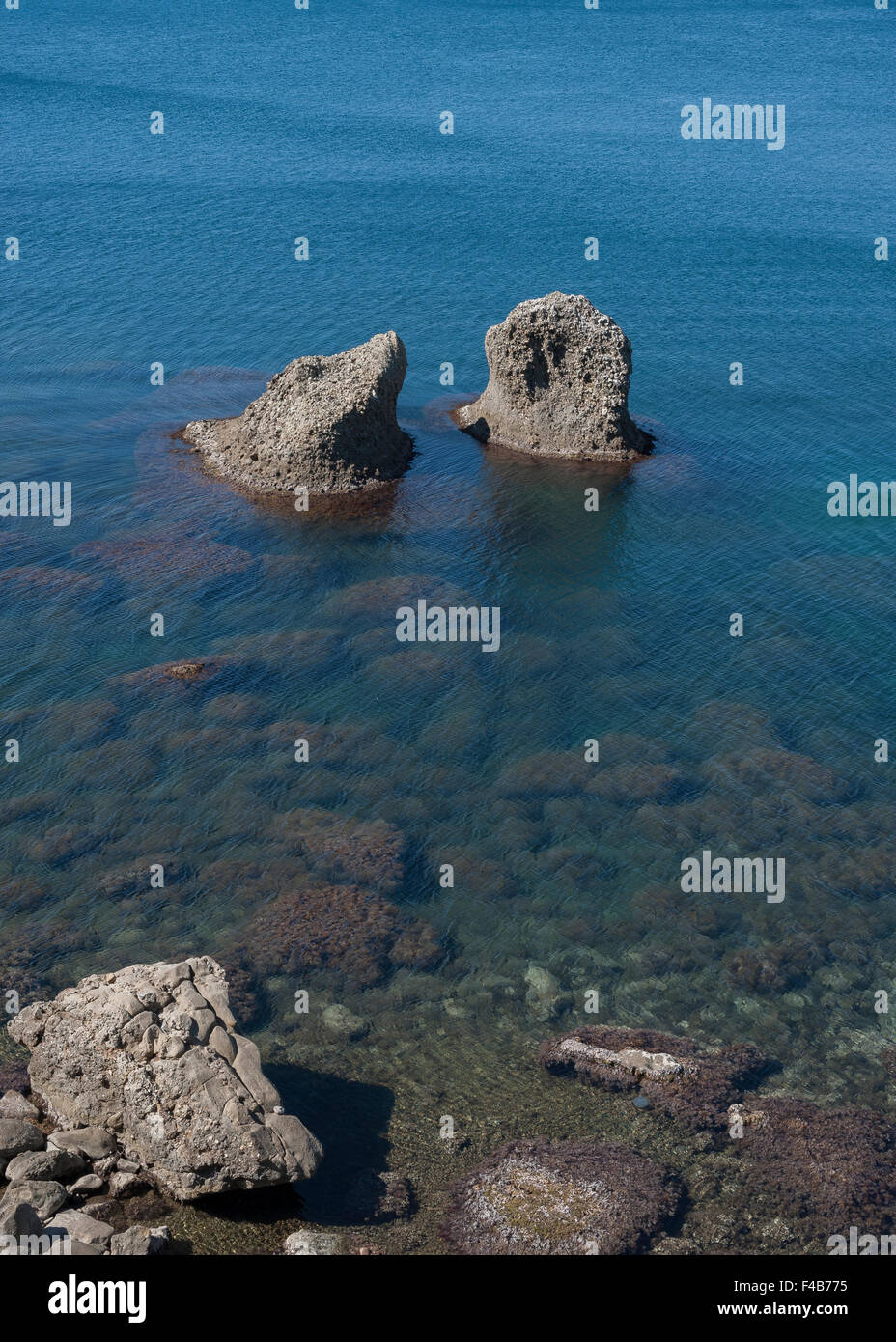 Die Halbinsel Krim, Russland. Nachbarschaften Stadt Sudak. Wilde Strände von Kap Meganom Stockfoto