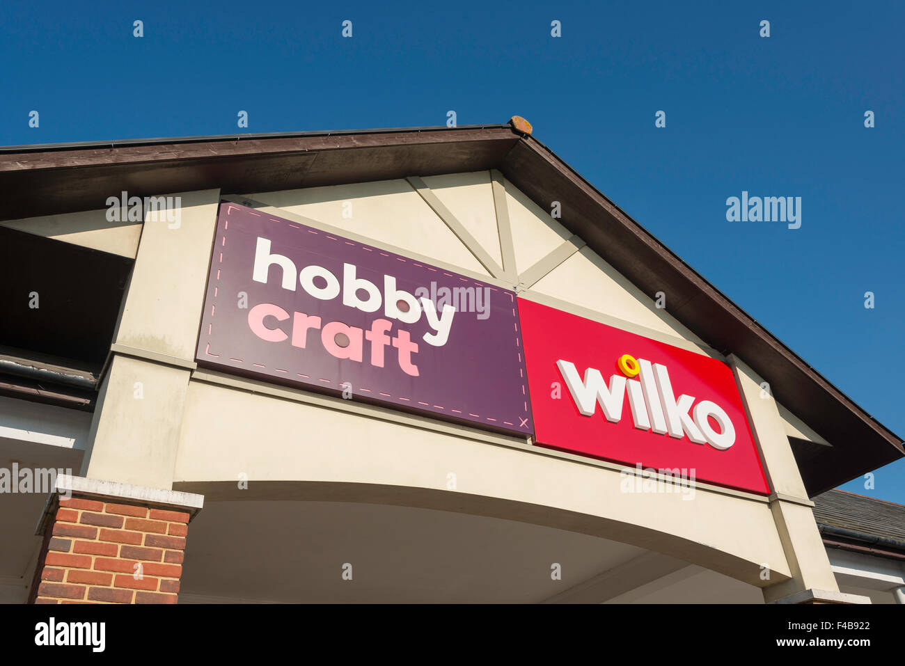 Hobby-Handwerk & Wilko Eingang, zwei Flüsse Shopping Centre, Staines-upon-Thames, Surrey, England, Vereinigtes Königreich Stockfoto