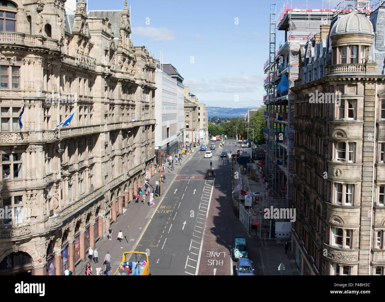 South St. David Street in Edinburgh, Schottland, von Scott Monument gesehen. Stockfoto