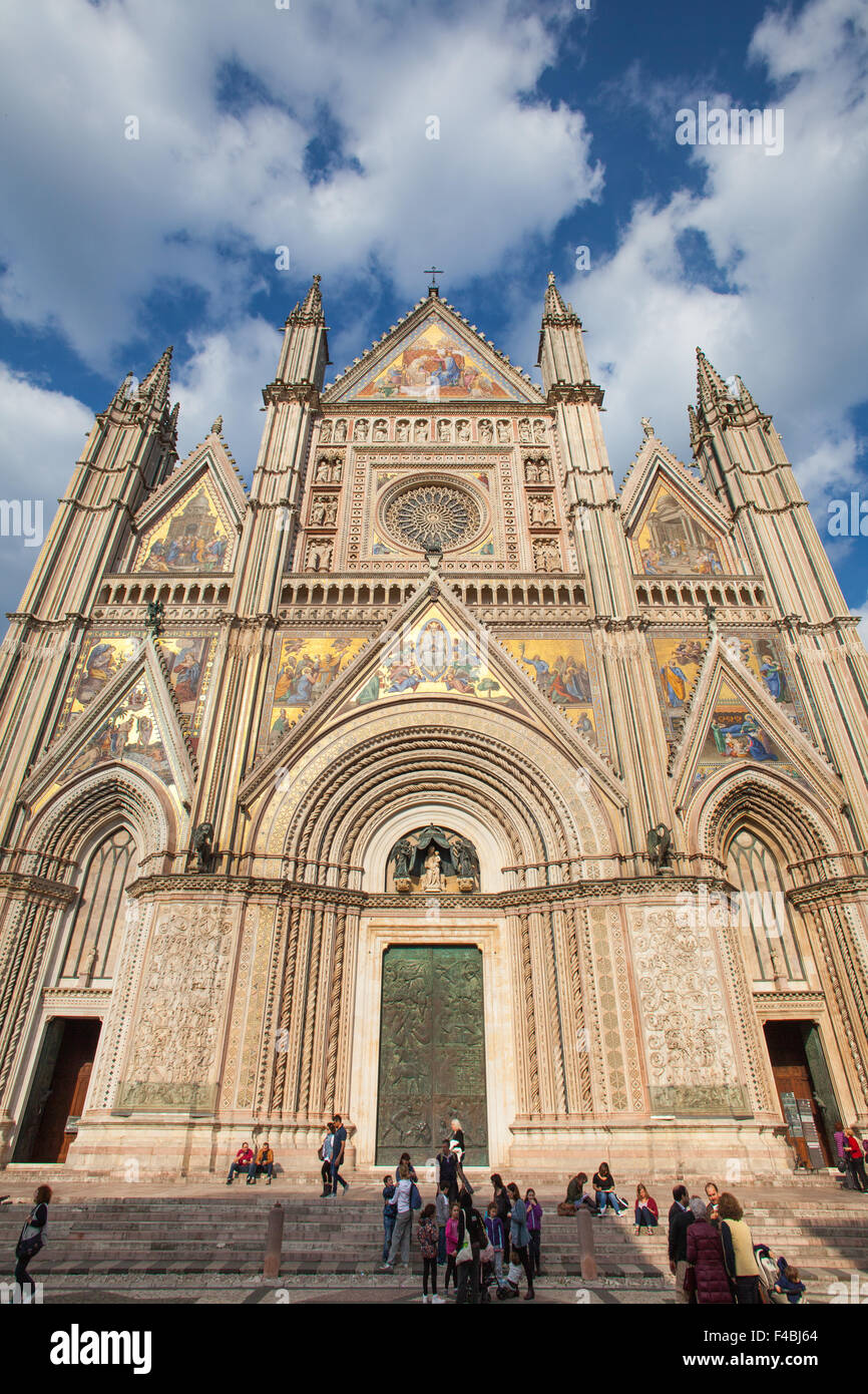 Die Kathedrale von Orvieto ist eine große 14. Jahrhundert römisch-katholische Kathedrale befindet sich in der Stadt Orvieto in Mittelitalien. Stockfoto