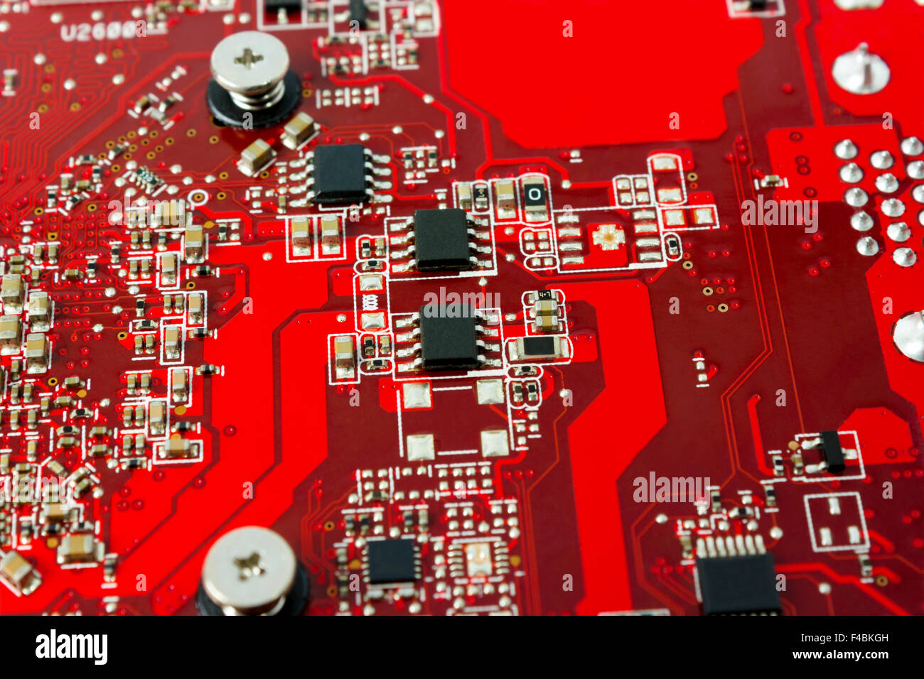 Elektronische Bauteile auf der Platine Stockfoto