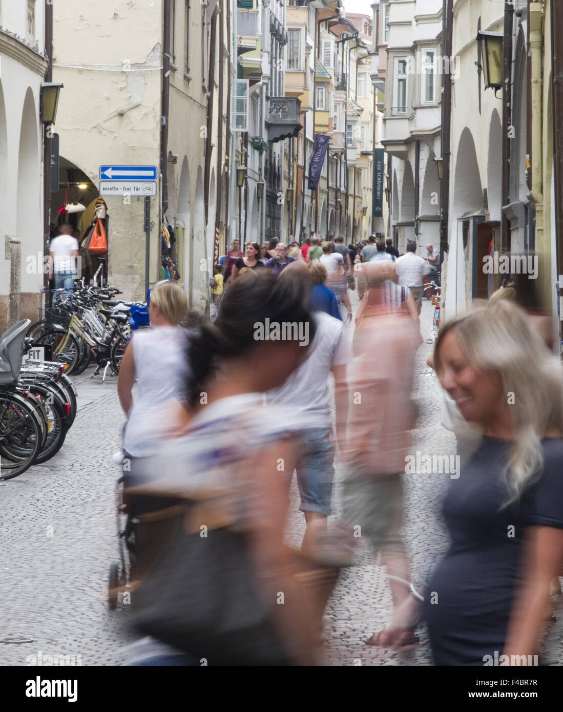 Laubengasse in Meran Stockfoto