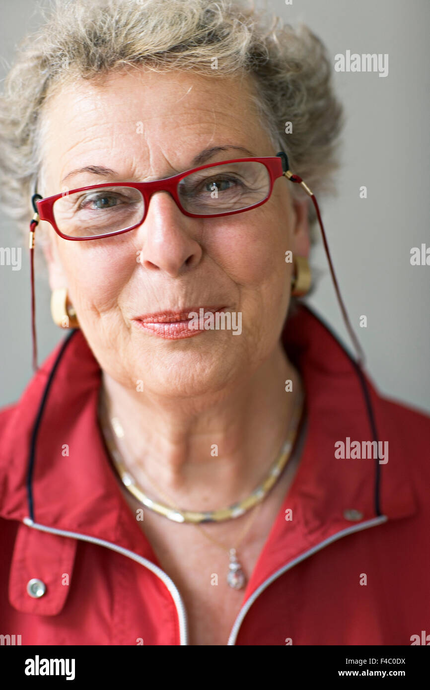 Eine alte Frau lachend. Stockfoto