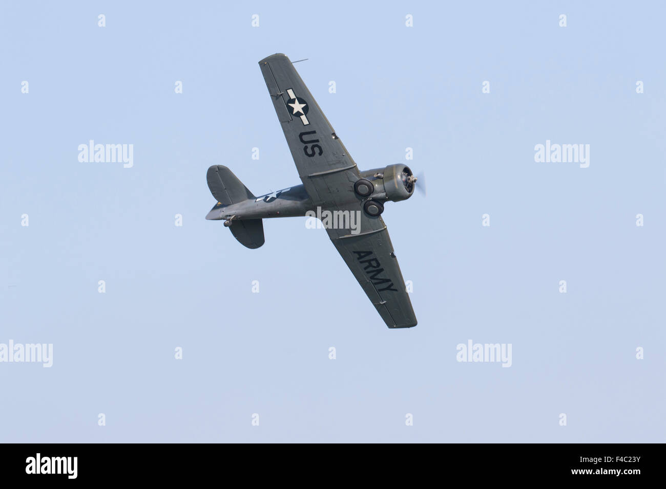 North American AT-6D-NT Texaner G-KAMY/285068 fliegt auf Old Warden Flugplatz im Oktober 2015 Stockfoto