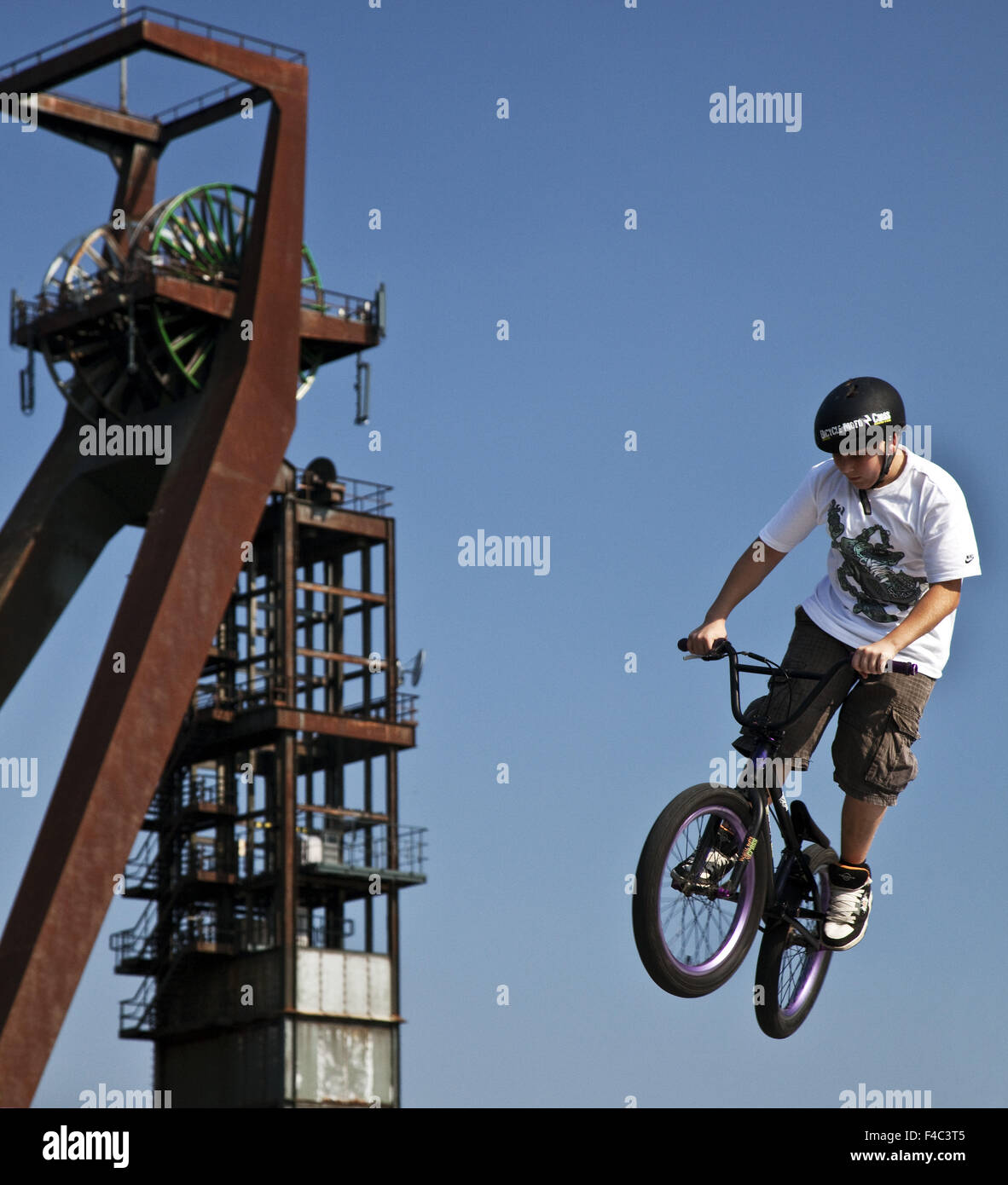 BMX-Fahrer springen, Recklinghausen, Deutschland Stockfoto