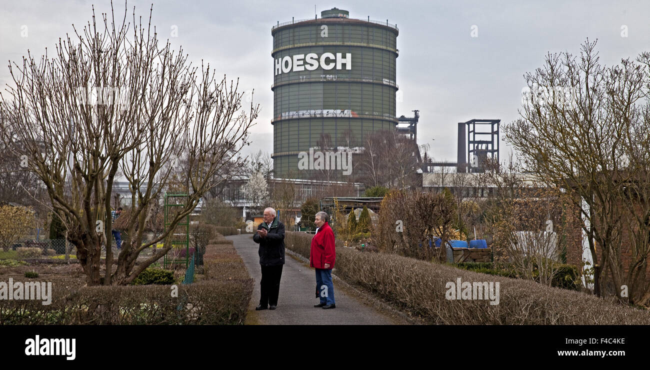 Kleingärten mit Gasometer, Dortmund, Deutschland Stockfoto