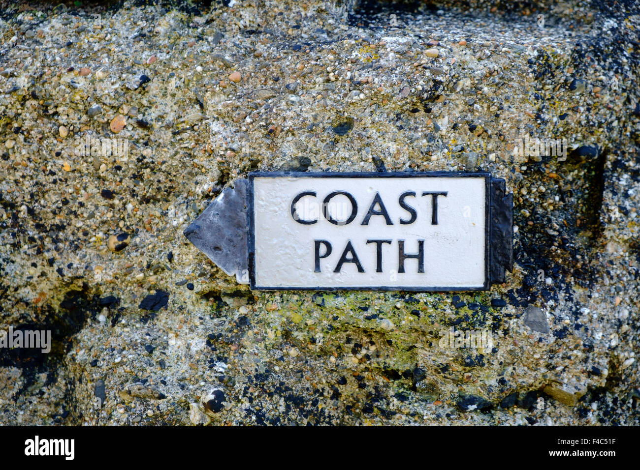 Küstenpfad unterzeichnen auf dem South West Coast Path, Halbinsel Lizard, Cornwall, England, UK Stockfoto