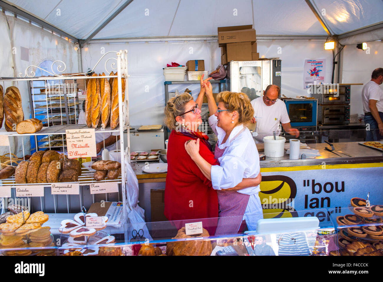 Bäcker tanzen in Straßburgs jährliche Weinlesefest am Place Gutenberg, Oktober 2015 Stockfoto