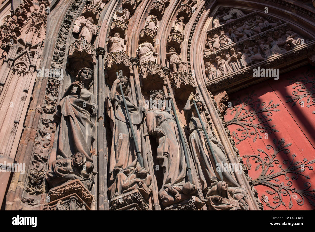 Eingang zum Straßburger Kathedrale, Elsass, Frankreich Stockfoto