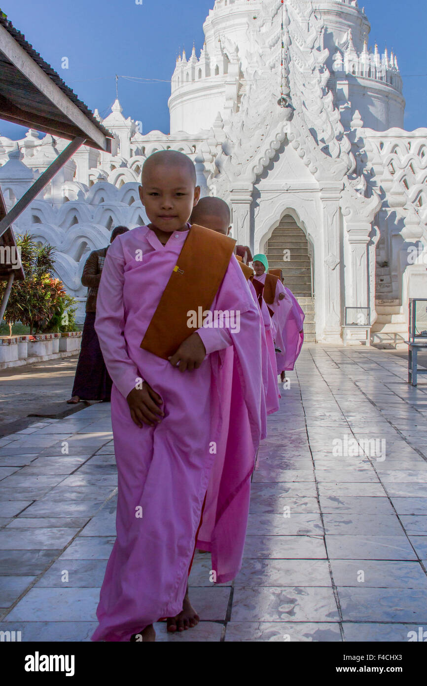 Buddhistische Nonnen. Shinbyume-Pagode. Mandalay. Myanmar. Stockfoto