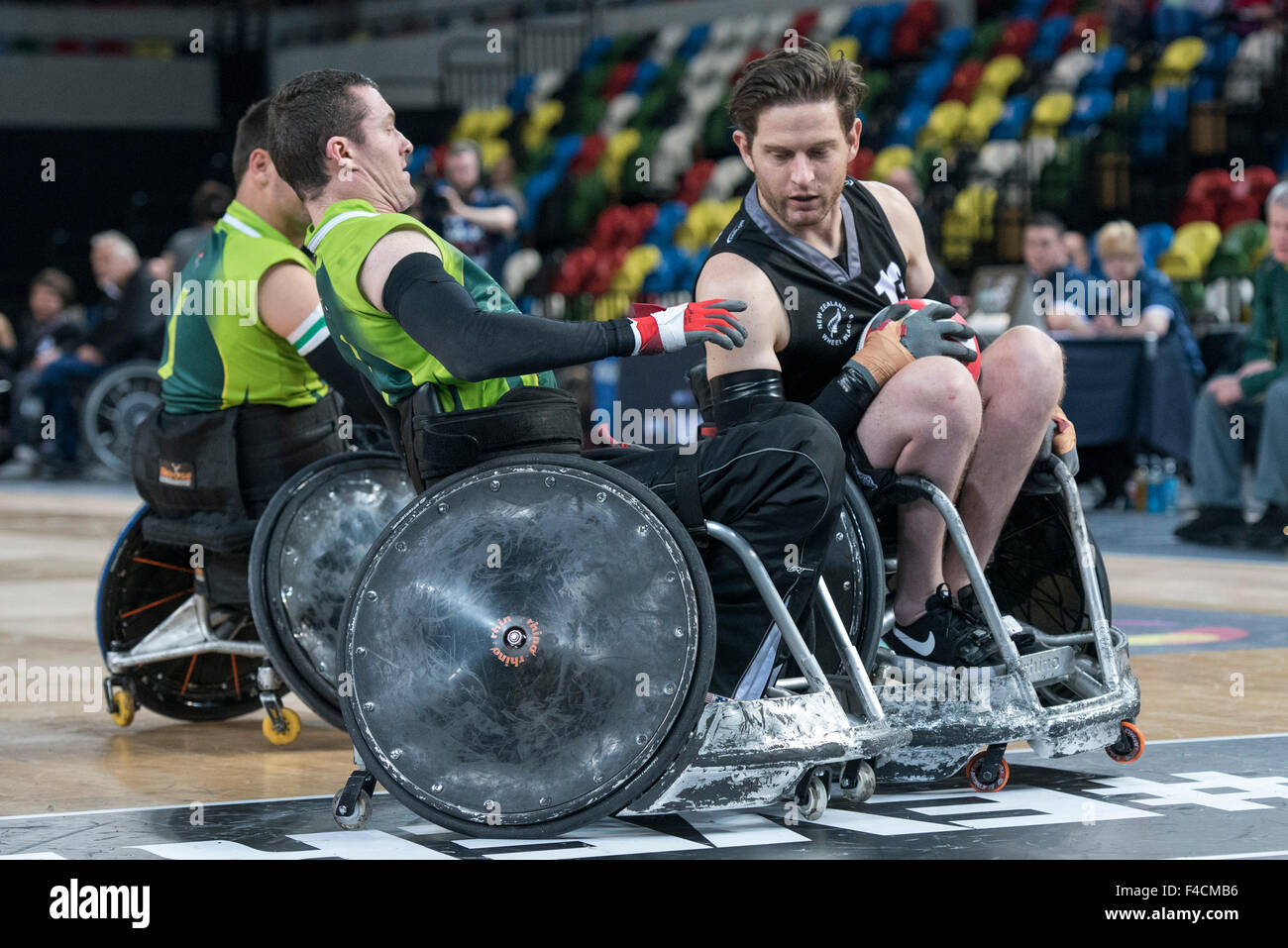 London, UK. 16. Oktober 2015. Dan Buckingham von Neuseeland punktet bei der BT-Welt Rollstuhl Rugby Challenge 2015 7./8. Play-off-Spiel zwischen Südafrika und Neuseeland in der Kupfer-Box-Arena auf Freitag, 16. Oktober 2015. Bildnachweis: Brandon Griffiths/Alamy Live-Nachrichten Stockfoto