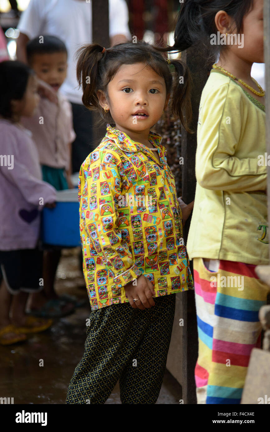 Kambodscha, Siem Reap. Junges Mädchen am lokalen Markt. Stockfoto