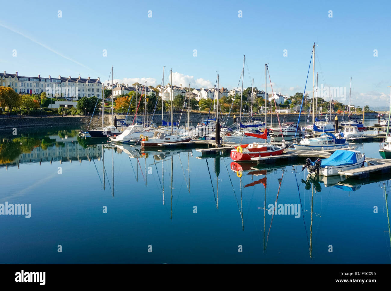 Bangor, Nordirland, Vereinigtes Königreich. 16. Oktober 2015. Die Grafschaft unten am Meer Stadt Bangor erfreut sich einen ruhigen und sonnigen Tag. Bildnachweis: J Orr/Alamy Live-Nachrichten Stockfoto