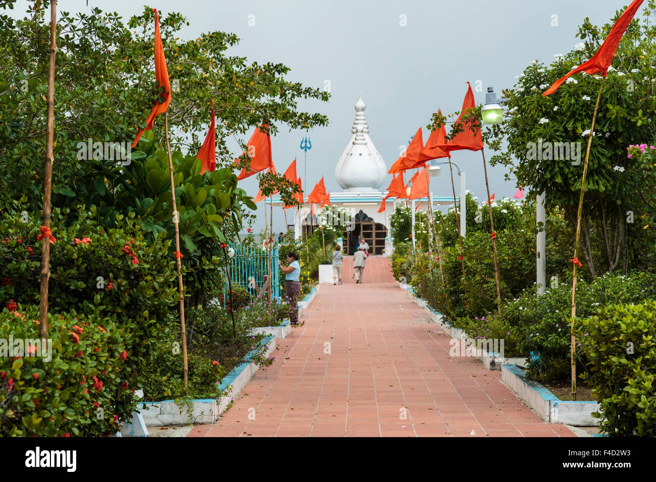 Südamerika, Trinidad, Waterloo. Blick von der Hindu-Tempel am Meer, gebaut von Siewdass Sadhu. Stockfoto