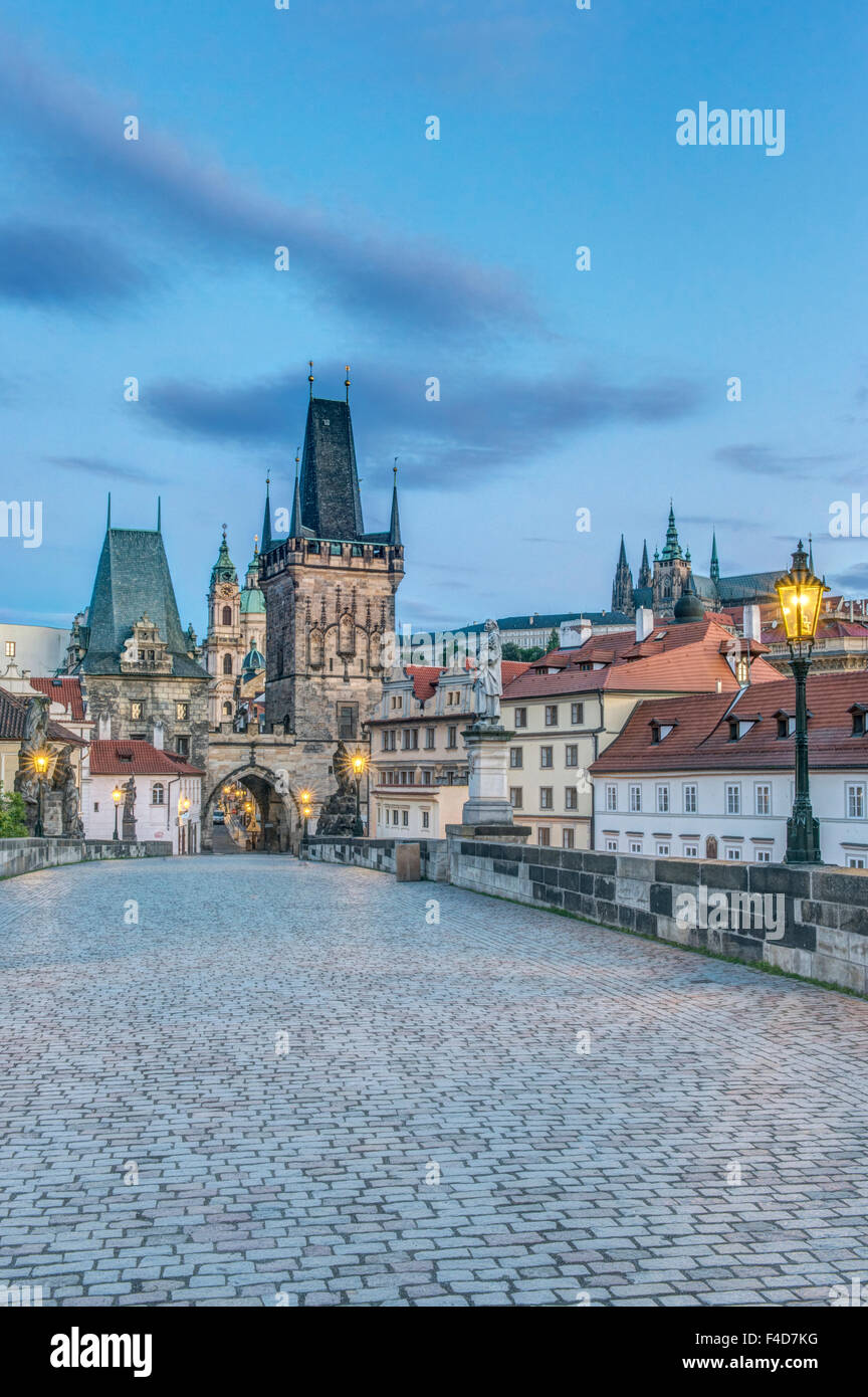 Tschechien, Böhmen, Prag, Karlsbrücke im Morgengrauen (großformatige Größen erhältlich). Stockfoto
