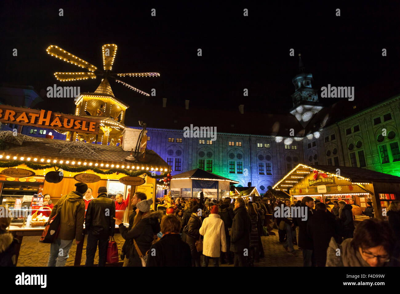 Das alpine Weihnachtsdorf im Kaiserhof der Residenz, das Schloss der Bayerischen Könige. München, Bayern, Deutschland. Stockfoto