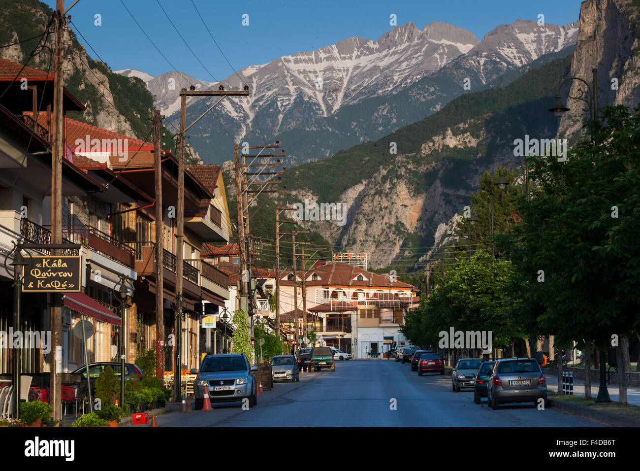 Griechenland, Zentralmakedonien, Litohoro, Blick auf die Stadt und den Olymp,  morgen Stockfotografie - Alamy