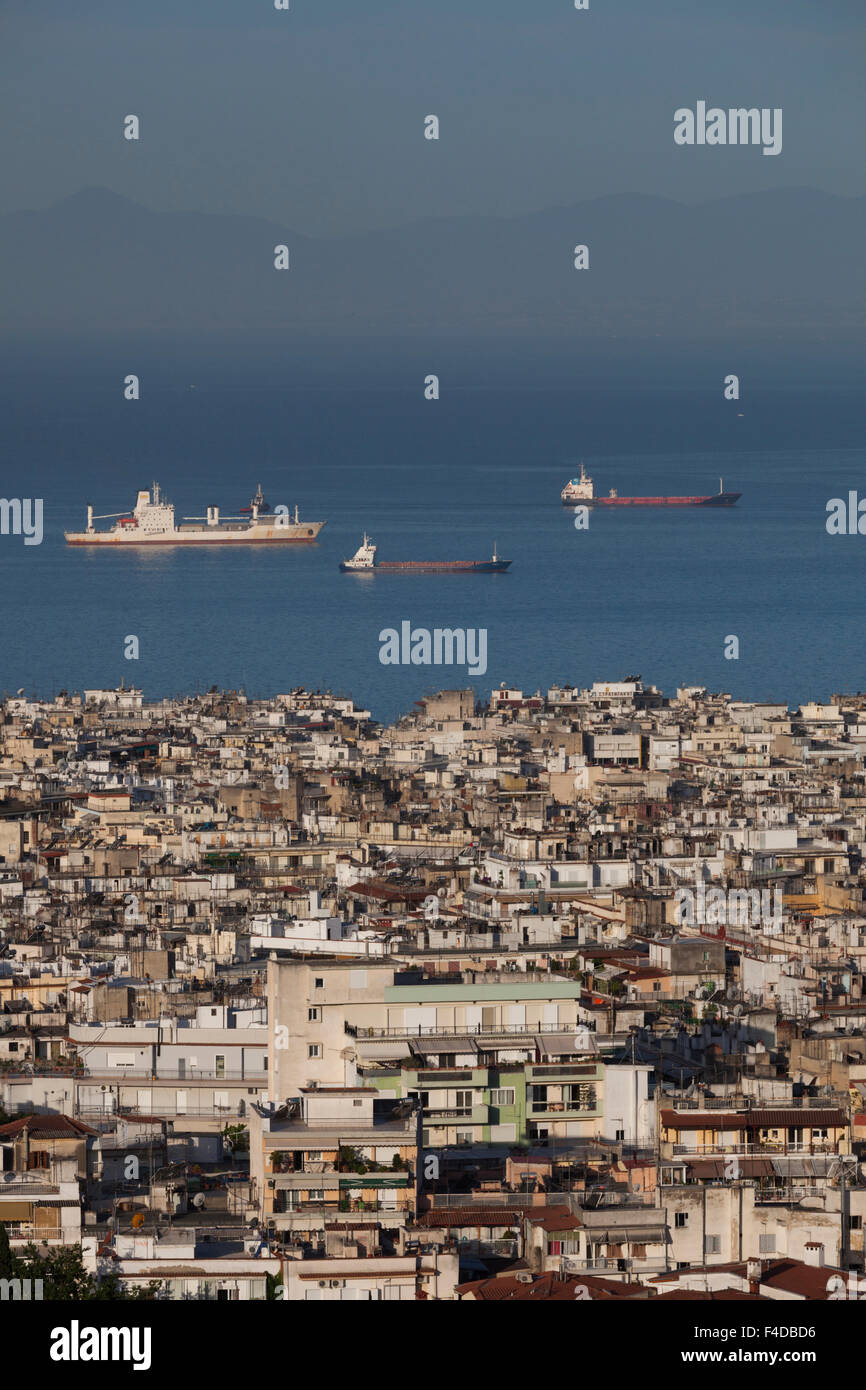 Griechenland, Zentralmakedonien, Thessaloniki, erhöhten Blick auf die Stadt von der Oberstadt mit dem Olymp in der Ferne Stockfoto