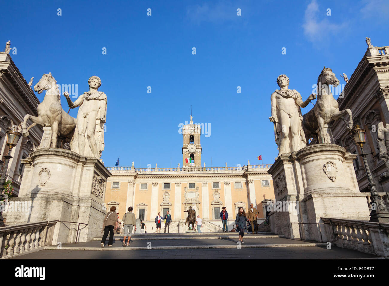 Castor pollux statuen Fotos und Bildmaterial in hoher Auflösung Alamy