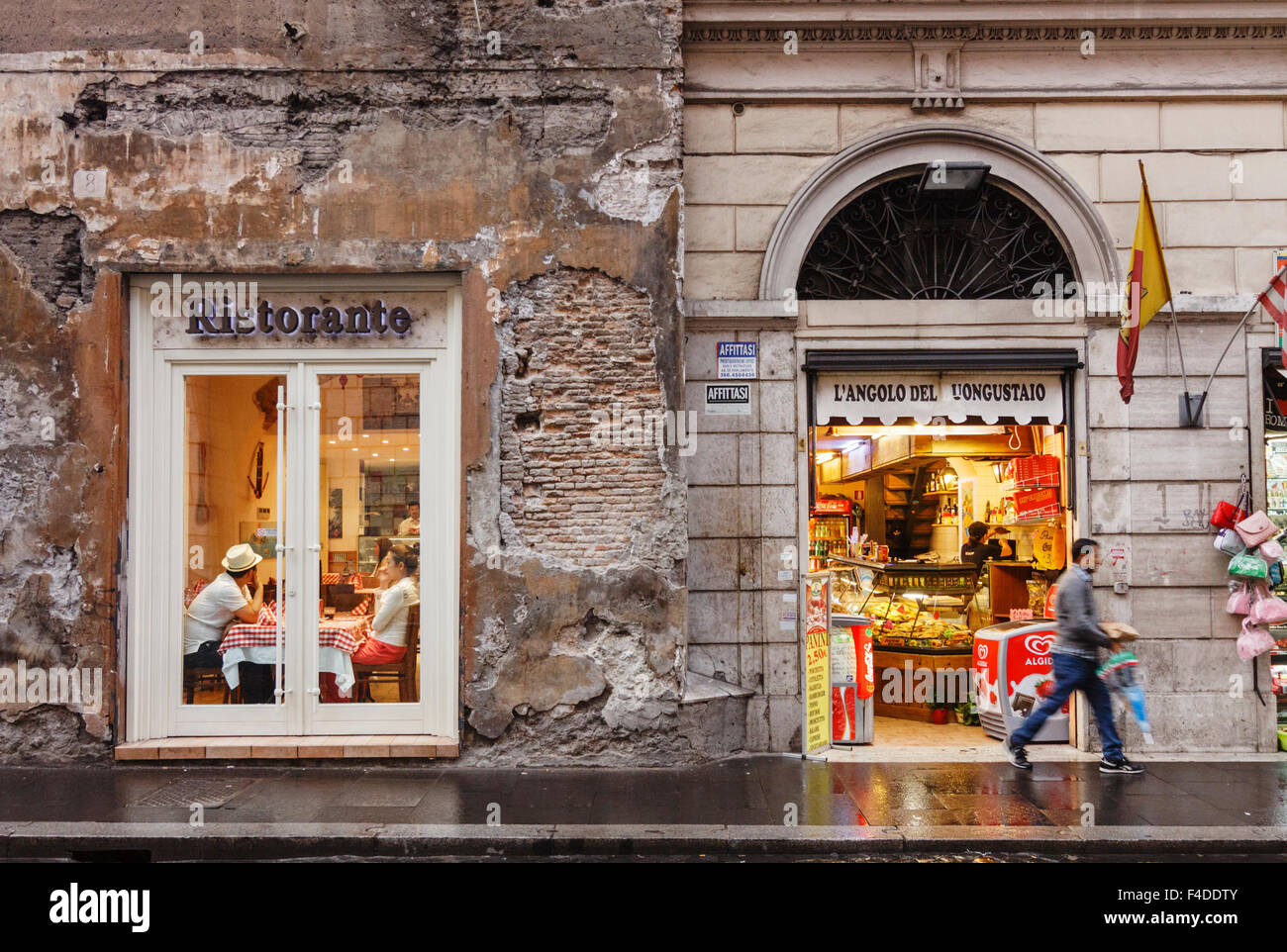 Abendessen in einem typischen Restaurant. Rione V, Ponte, Rom, Italien Stockfoto