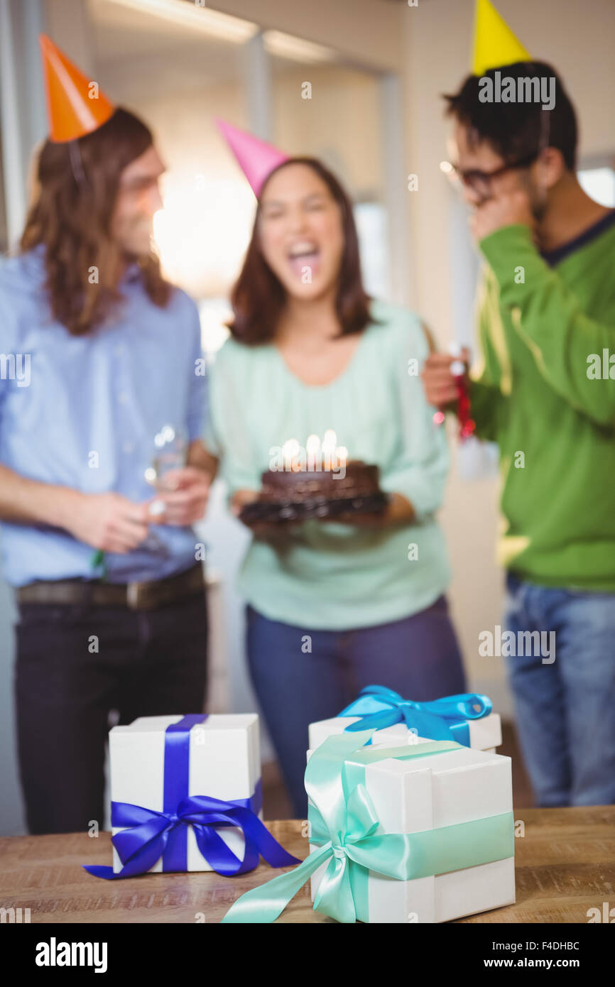 Kreative Geschäftsleute genießen-Geburtstags-party Stockfoto