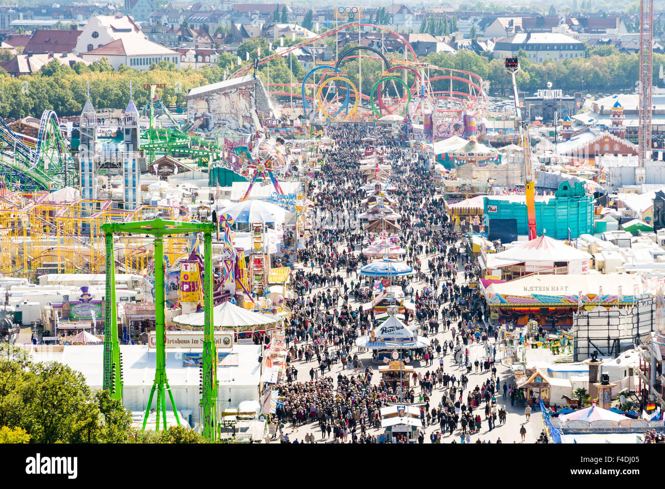 München, Deutschland - SEPTEMBER 30: Blick über das Oktoberfest in München am 30. September 2015. Stockfoto