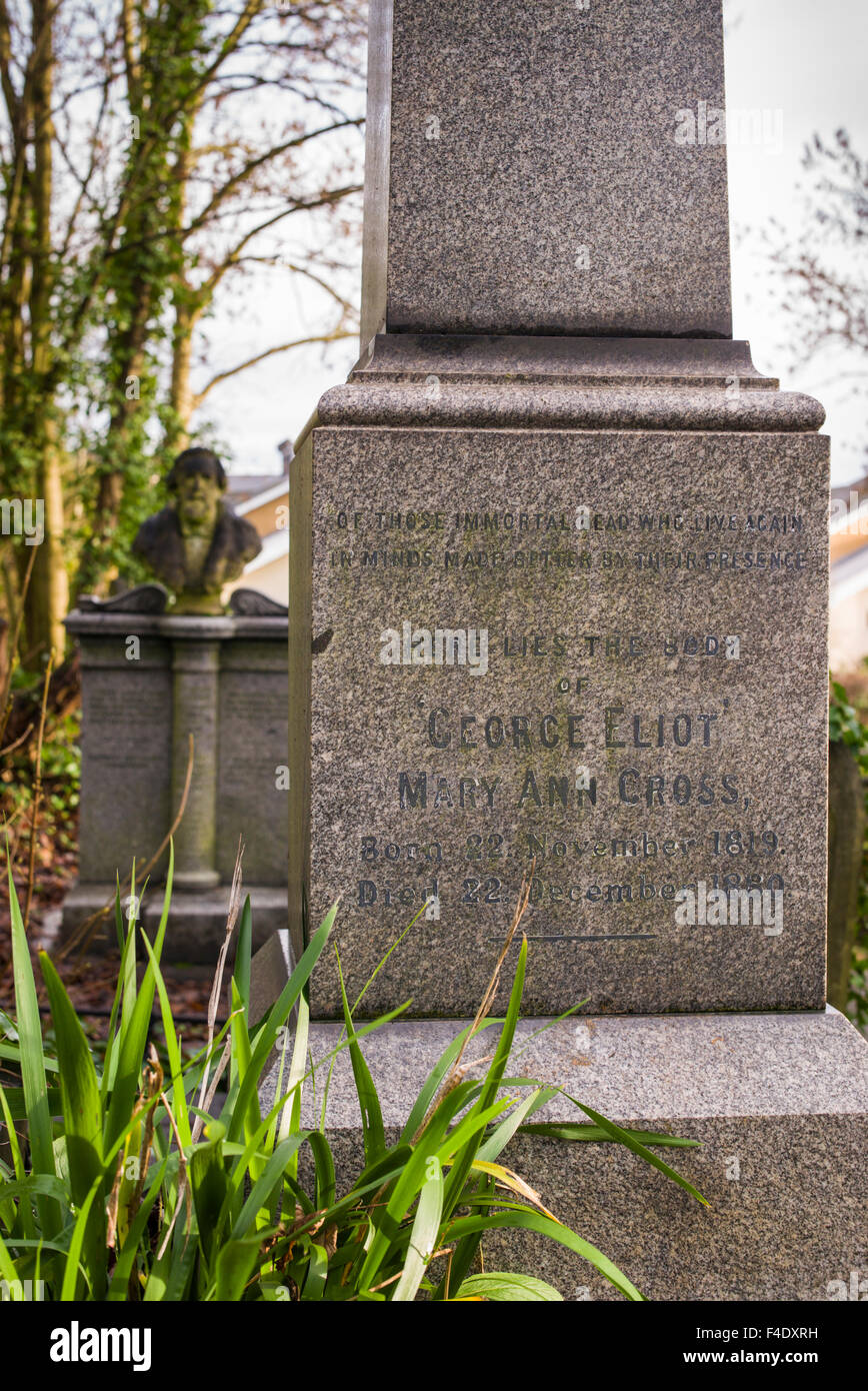 England, London, Highgate Cemetery, Grabstätte von George Eliot, bekannt auch als Mary Ann Cross oder Mary Ann Evans, englischen viktorianischen Schriftsteller Stockfoto