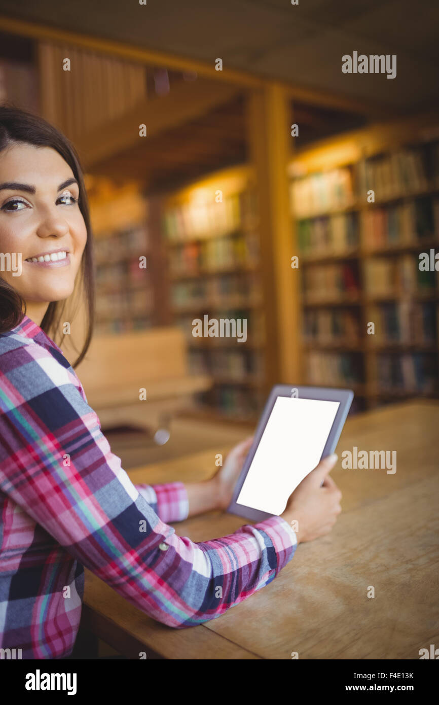 Porträt von Studentin mit digital-Tablette mit leeren Bildschirm Stockfoto