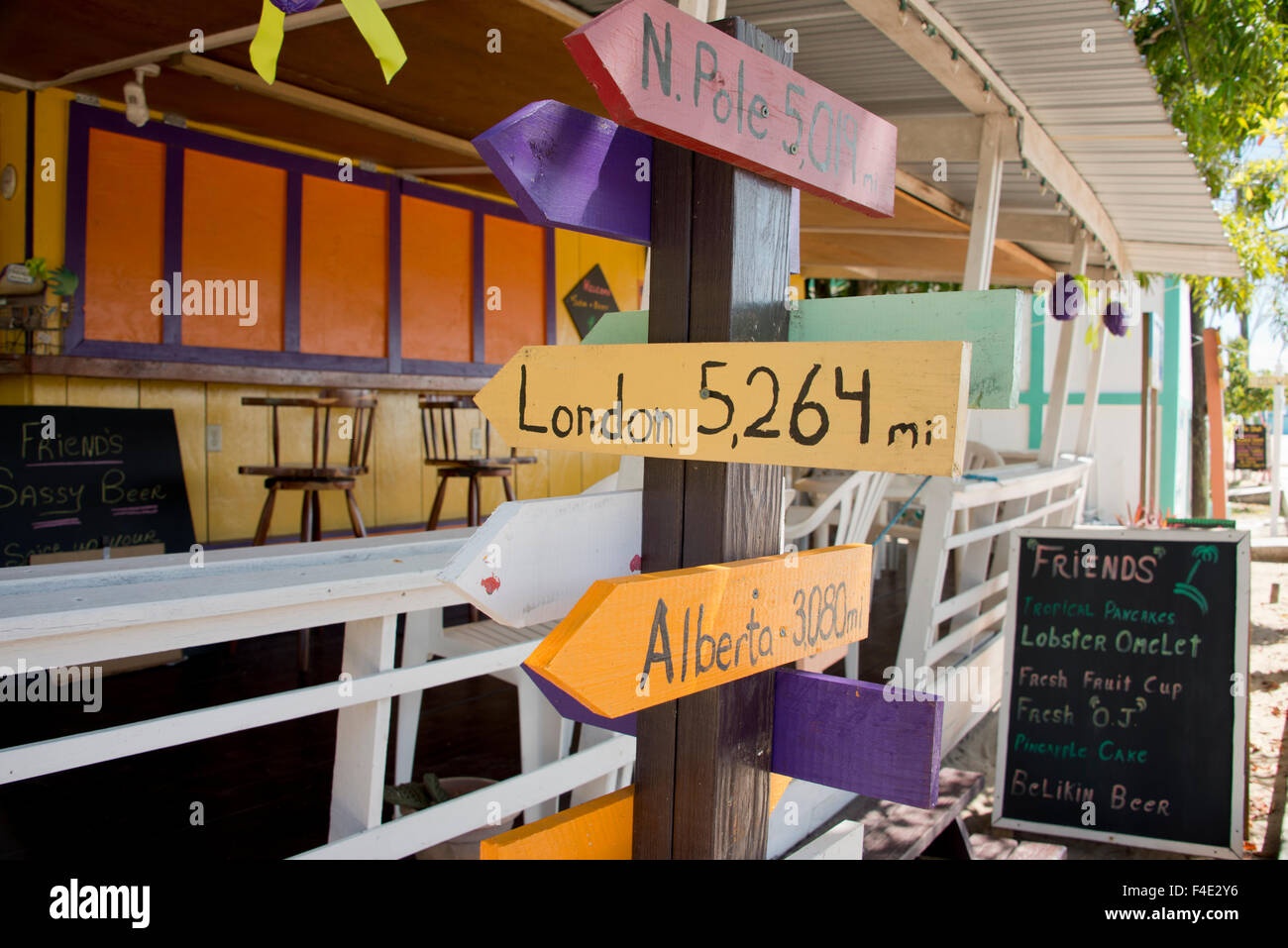 Belize Placencia. Bunte Richtungspfeil Zeichen (großformatige Größen erhältlich). Stockfoto