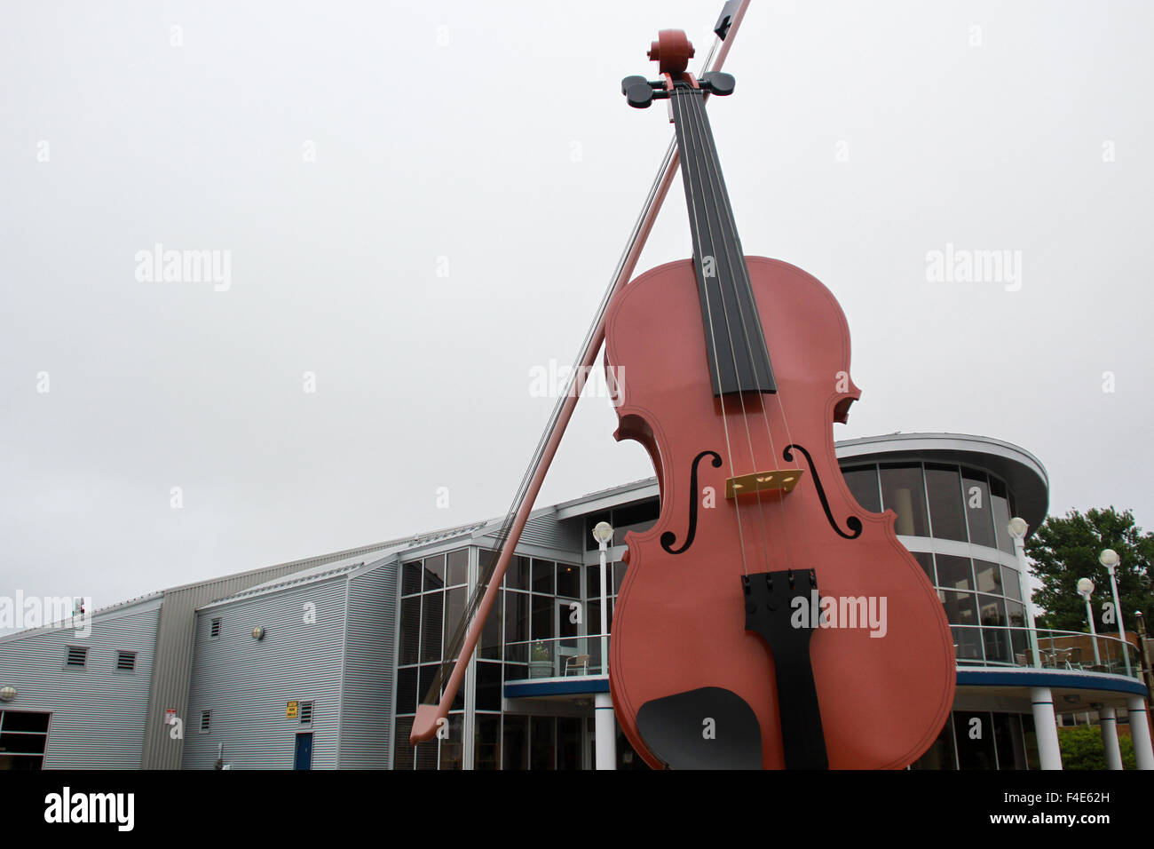 Die große Geige befindet sich bei der Marine terminal in Sydney, Nova Scotia Stockfoto
