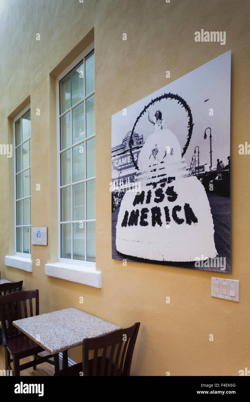 USA, Florida, Miami Beach, South Beach, Jewish Museum of Florida, befindet sich im ehemaligen Synagoge, Foto von Bess Myerson, der erste und einzige jüdische Miss America im Jahr 1945. Stockfoto
