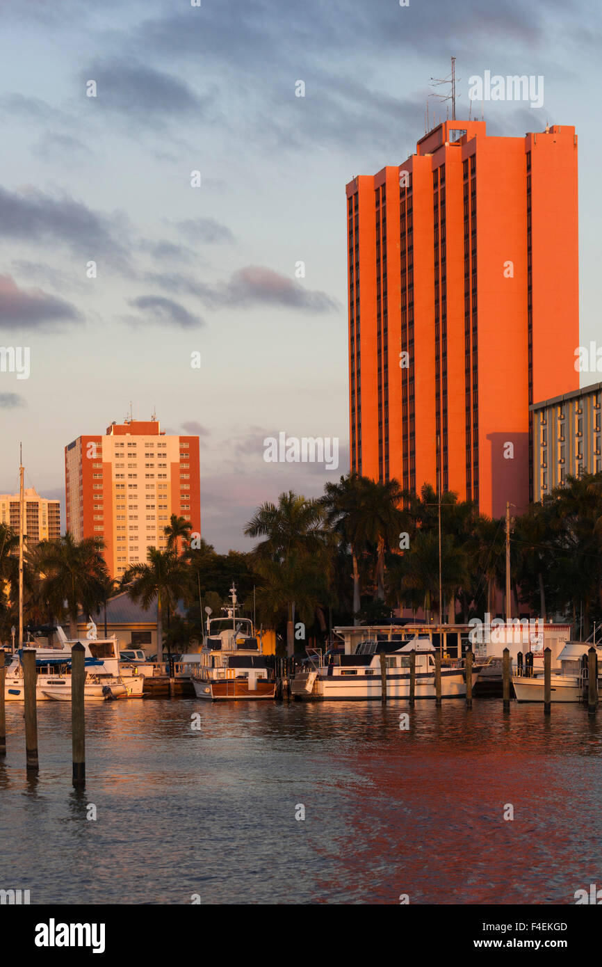 USA, Florida, Golfküste, Fort Myers Waterfront Gebäude, Sonnenuntergang. Stockfoto