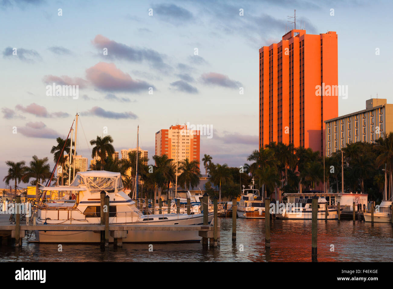 USA, Florida, Golfküste, Fort Myers Waterfront Gebäude, Sonnenuntergang. Stockfoto