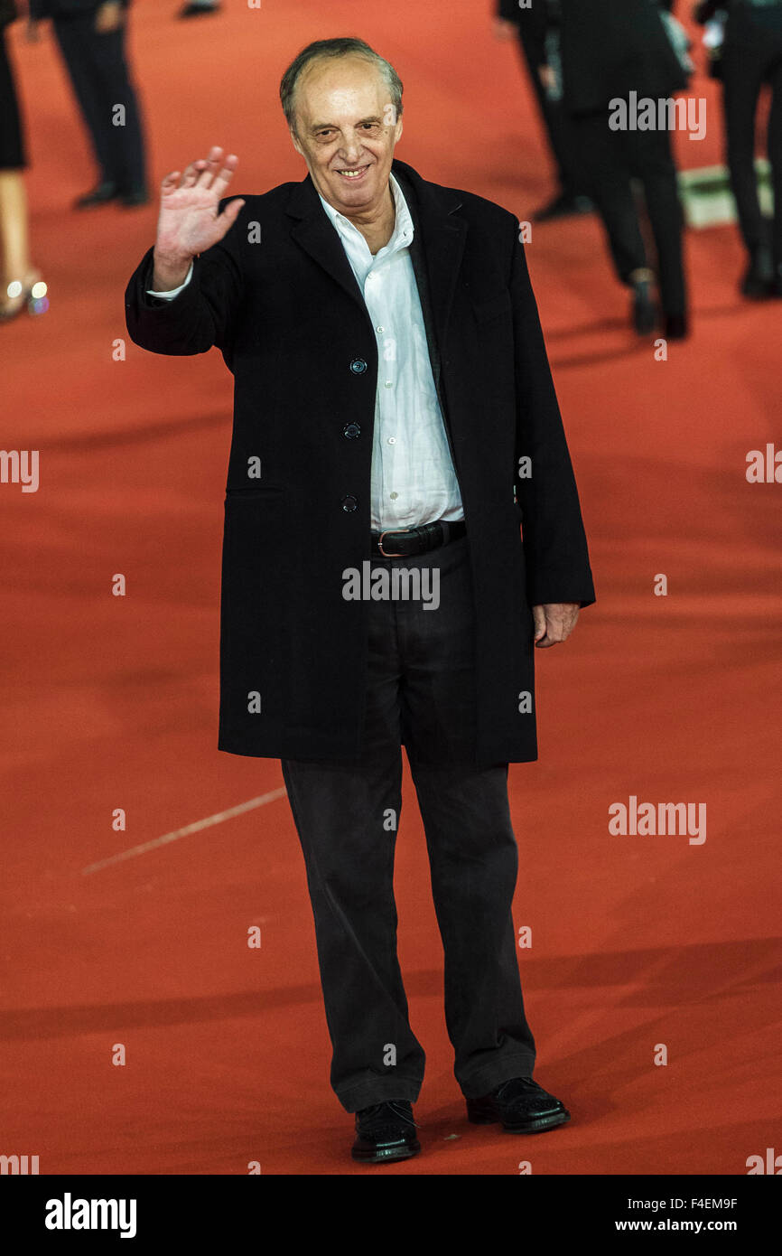 Rom, Italien. 16. Oktober 2015. Italienischer Regisseur Dario Argento geht der rote Teppich für die Premiere von "Wahrheit" während der 10. Rom Film Fest im Auditorium Parco della Musica in Rom. "Wahrheit" ist eine amerikanische politische Doku-Drama Film geschrieben und unter der Regie von James Vanderbilt. © Giuseppe Ciccia/Pacific Press/Alamy Live-Nachrichten Stockfoto