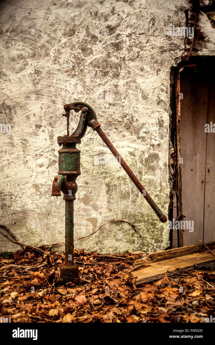 New Jersey, Upper Raritan Basin, Hunterdon County, Tewksbury Township, Cokesbury, alte Handpumpe. Stockfoto