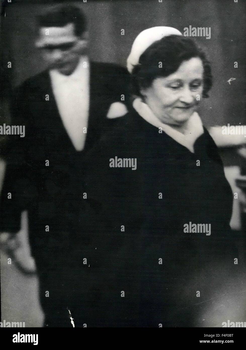 Jaccoud Trial. 23. Januar 1960. OPS: Alice Forster, Genf Krankenschwester, der behauptet, dass sie mit Jaccoud am Telefon zum Zeitpunkt des Verbrechens sprach angeblich begangen wurde, in den Zeugenstand abgebildet. Jan. 23/60 © Keystone Bilder USA/ZUMAPRESS.com/Alamy Live-Nachrichten Stockfoto