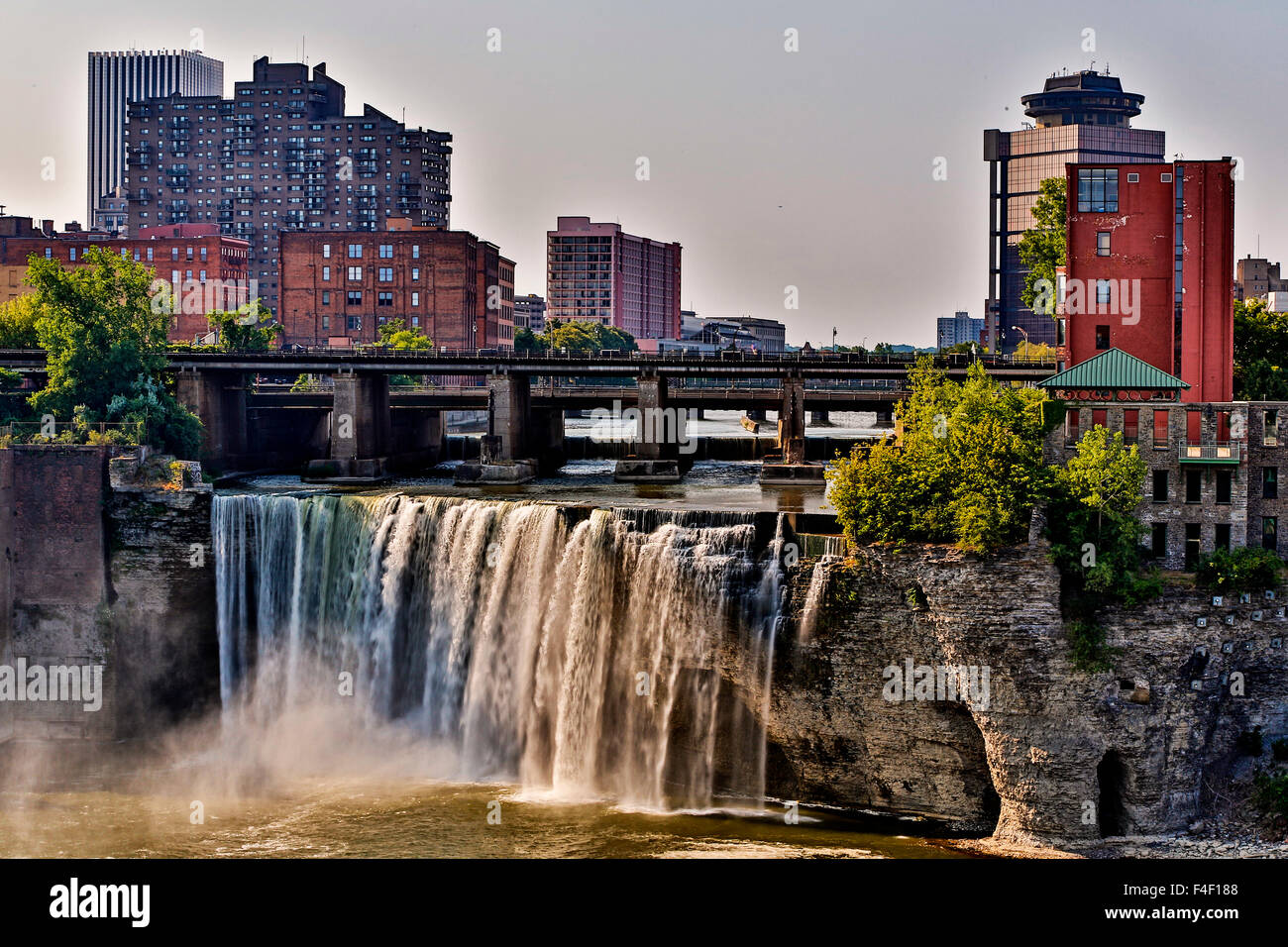 Ein Blick auf High Falls am Genesee River, Rochester New York State. Stockfoto