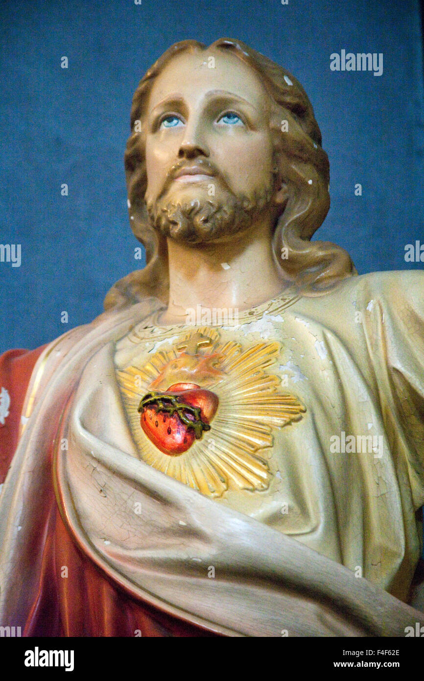 Statue von Christus dem Erlöser in der Wallfahrtskirche von St. Nikolaus kroatische katholische Kirche in Millvale, PA am Stadtrand von Pittsburgh, PA. Stockfoto
