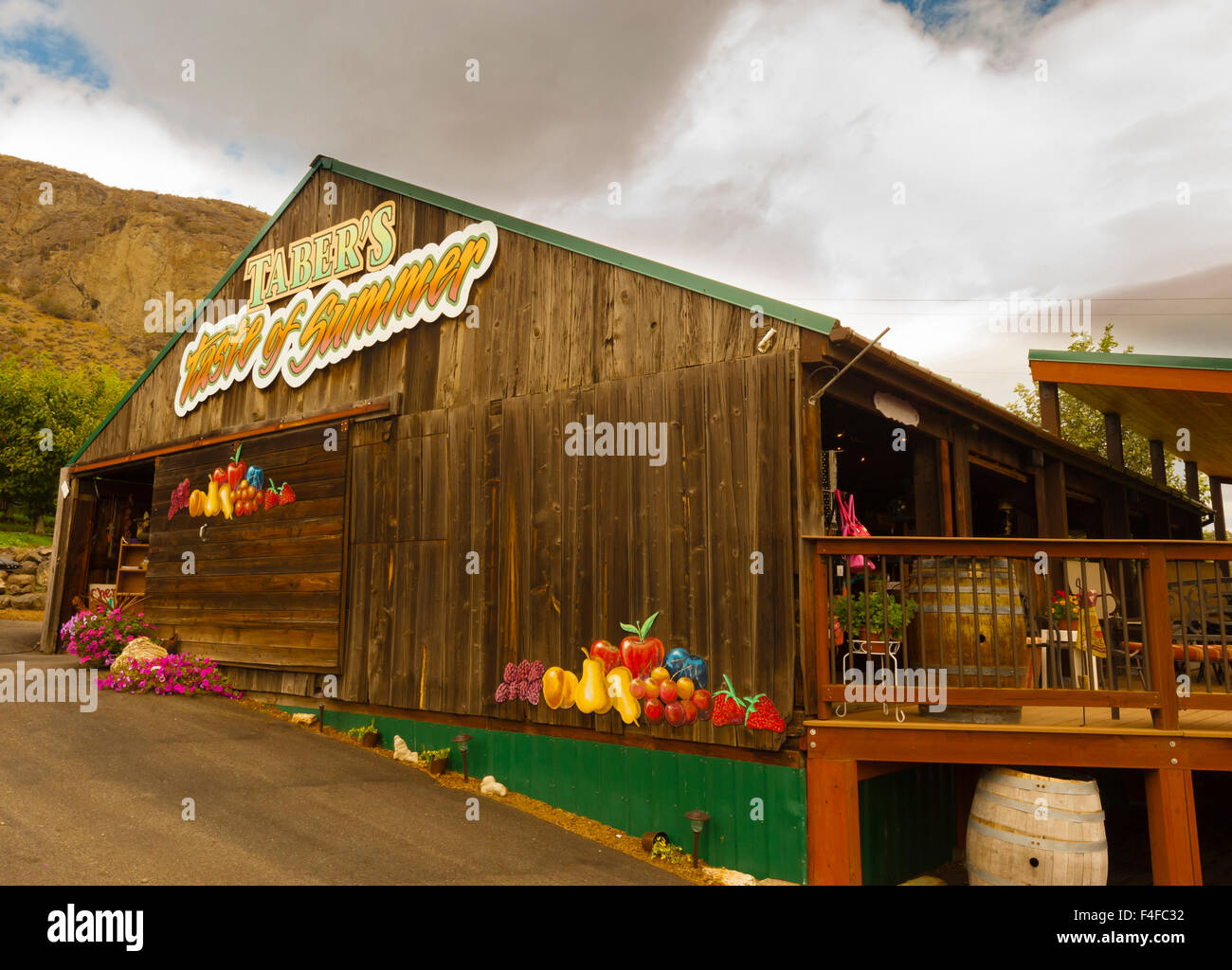USA, Washington, Okanogan Valley. Die Familie Obststand Tabor ist ein Wahrzeichen im ganzen Tal Okanogan. Stockfoto