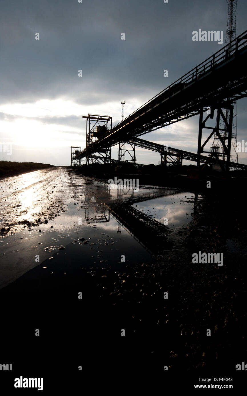 Port Talbot, Wales, UK. 16. Oktober 2015. Jobs bei einer Reihe von TATA Steel Pflanzen erwartet als der Zustrom von billigen Stahl verloren und hohe Energiepreise machen britische Stahlwerke nicht wettbewerbsfähig. Es wird erwartet, dass TATA in Port Talbot, South Wales, nicht beeinträchtigt wird. Bildnachweis: roger tiley/Alamy Live-Nachrichten Stockfoto