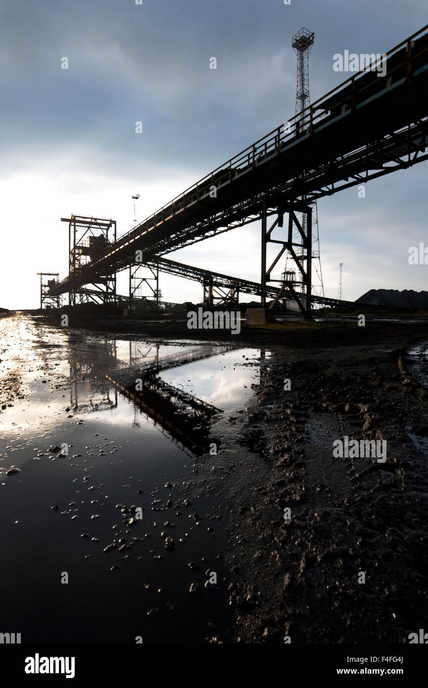 Port Talbot, Wales, UK. 16. Oktober 2015. Jobs bei einer Reihe von TATA Steel Pflanzen erwartet als der Zustrom von billigen Stahl verloren und hohe Energiepreise machen britische Stahlwerke nicht wettbewerbsfähig. Es wird erwartet, dass TATA in Port Talbot, South Wales, nicht beeinträchtigt wird. Bildnachweis: roger tiley/Alamy Live-Nachrichten Stockfoto