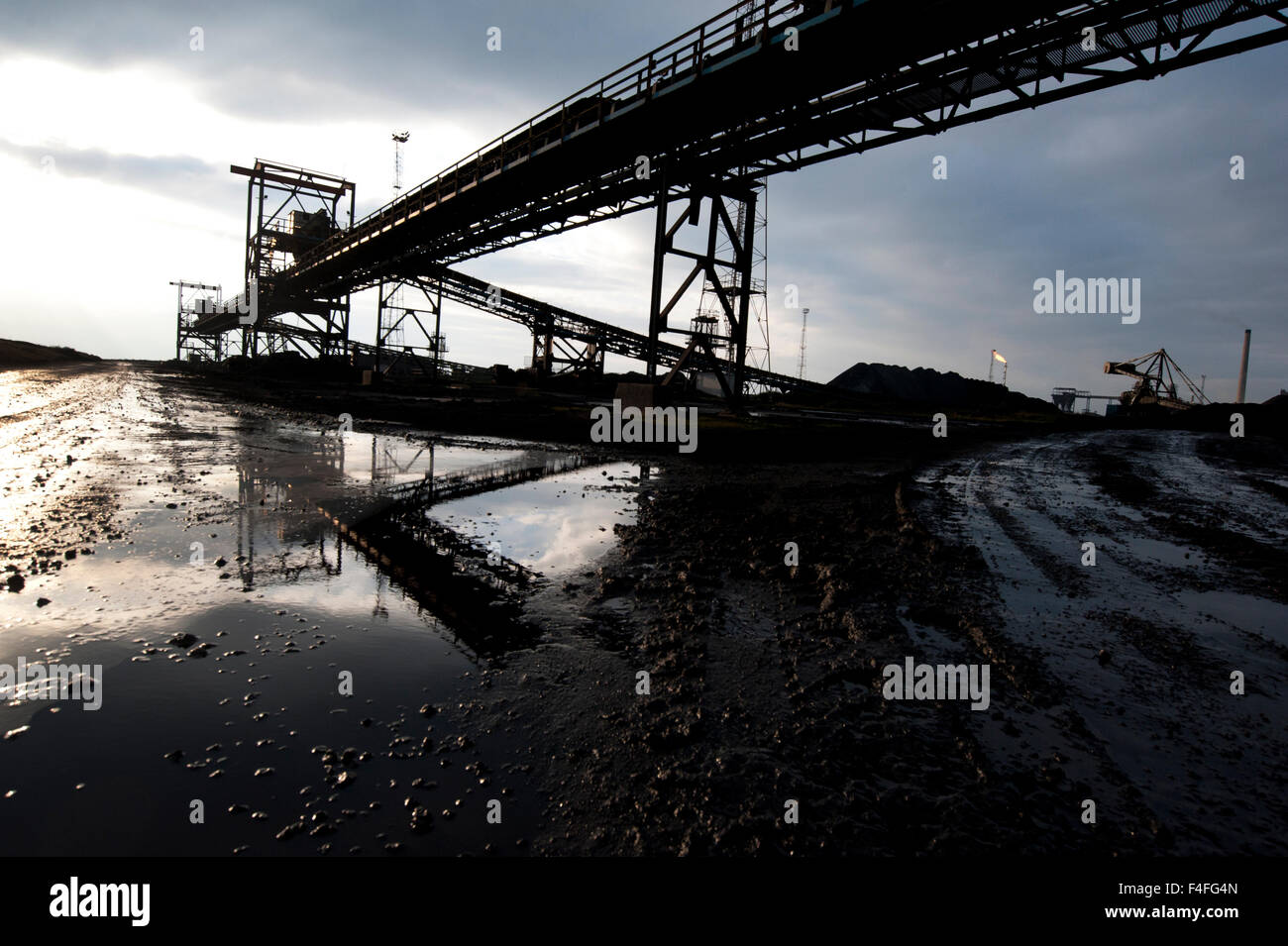 Port Talbot, Wales, UK. 16. Oktober 2015. Jobs bei einer Reihe von TATA Steel Pflanzen erwartet als der Zustrom von billigen Stahl verloren und hohe Energiepreise machen britische Stahlwerke nicht wettbewerbsfähig. Es wird erwartet, dass TATA in Port Talbot, South Wales, nicht beeinträchtigt wird. Bildnachweis: roger tiley/Alamy Live-Nachrichten Stockfoto