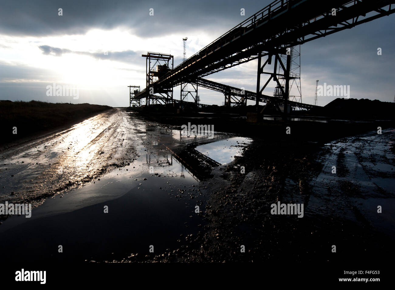 Port Talbot, Wales, UK. 16. Oktober 2015. Jobs bei einer Reihe von TATA Steel Pflanzen erwartet als der Zustrom von billigen Stahl verloren und hohe Energiepreise machen britische Stahlwerke nicht wettbewerbsfähig. Es wird erwartet, dass TATA in Port Talbot, South Wales, nicht beeinträchtigt wird. Bildnachweis: roger tiley/Alamy Live-Nachrichten Stockfoto