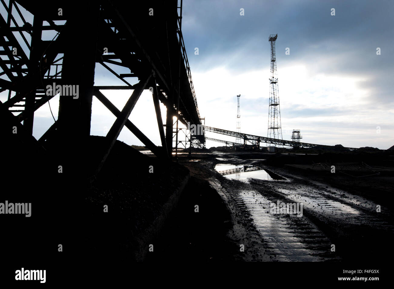 Port Talbot, Wales, UK. 16. Oktober 2015. Jobs bei einer Reihe von TATA Steel Pflanzen erwartet als der Zustrom von billigen Stahl verloren und hohe Energiepreise machen britische Stahlwerke nicht wettbewerbsfähig. Es wird erwartet, dass TATA in Port Talbot, South Wales, nicht beeinträchtigt wird. Bildnachweis: roger tiley/Alamy Live-Nachrichten Stockfoto