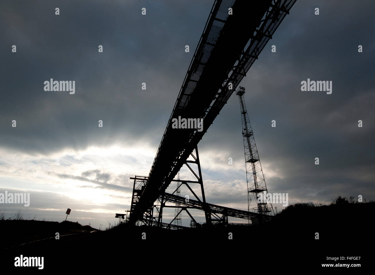 Port Talbot, Wales, UK. 16. Oktober 2015. Jobs bei einer Reihe von TATA Steel Pflanzen erwartet als der Zustrom von billigen Stahl verloren und hohe Energiepreise machen britische Stahlwerke nicht wettbewerbsfähig. Es wird erwartet, dass TATA in Port Talbot, South Wales, nicht beeinträchtigt wird. Bildnachweis: roger tiley/Alamy Live-Nachrichten Stockfoto
