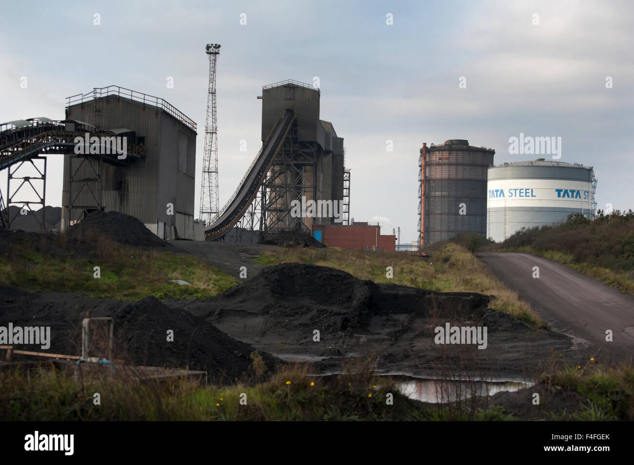 Port Talbot, Wales, UK. 16. Oktober 2015. Jobs bei einer Reihe von TATA Steel Pflanzen erwartet als der Zustrom von billigen Stahl verloren und hohe Energiepreise machen britische Stahlwerke nicht wettbewerbsfähig. Es wird erwartet, dass TATA in Port Talbot, South Wales, nicht beeinträchtigt wird. Bildnachweis: roger tiley/Alamy Live-Nachrichten Stockfoto