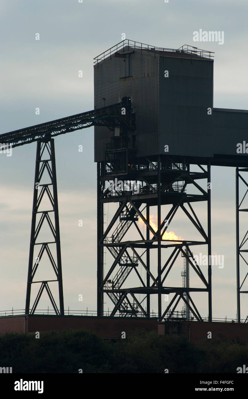 Port Talbot, Wales, UK. 16. Oktober 2015. Jobs bei einer Reihe von TATA Steel Pflanzen erwartet als der Zustrom von billigen Stahl verloren und hohe Energiepreise machen britische Stahlwerke nicht wettbewerbsfähig. Es wird erwartet, dass TATA in Port Talbot, South Wales, nicht beeinträchtigt wird. Bildnachweis: roger tiley/Alamy Live-Nachrichten Stockfoto