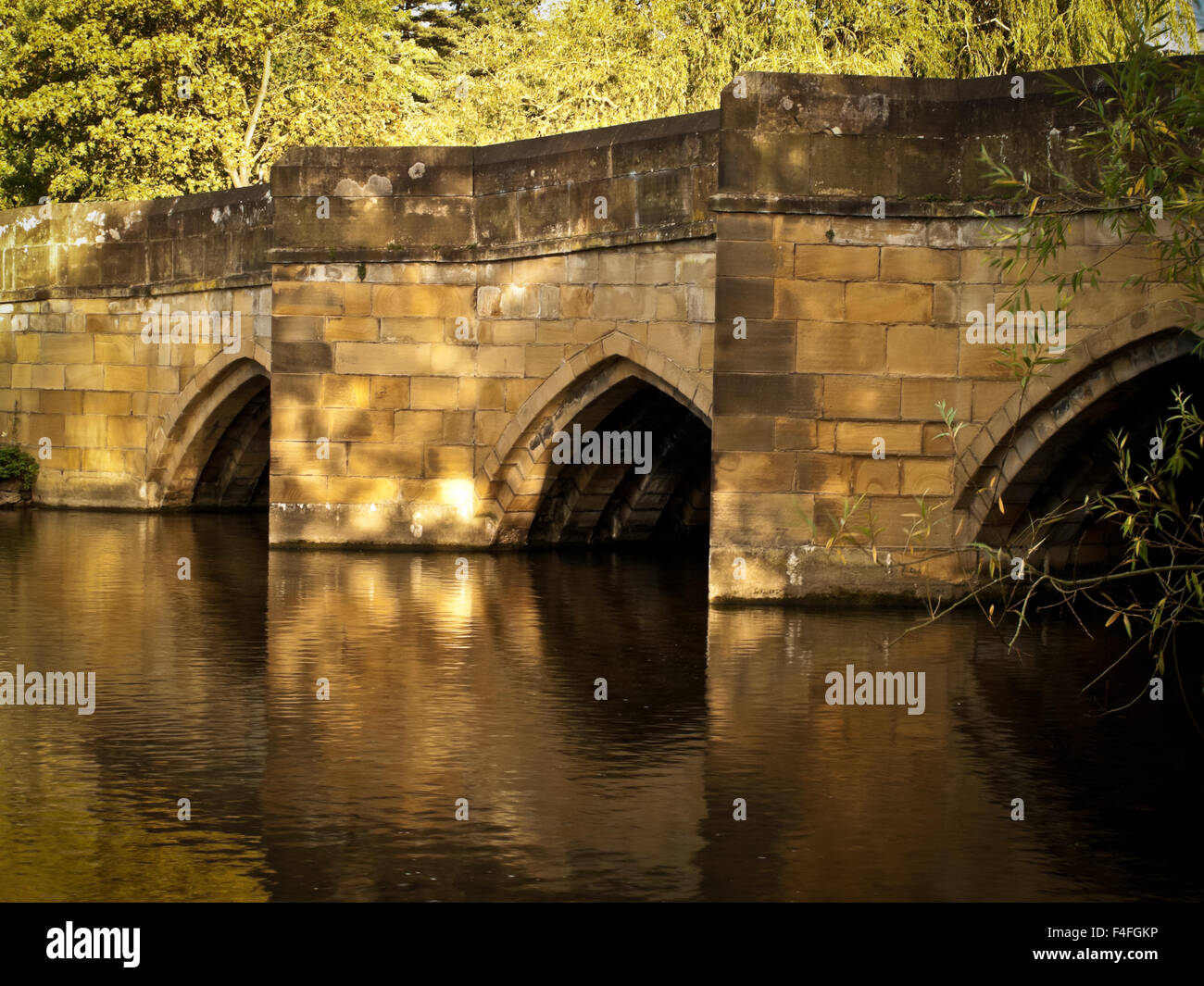 Bakewell Brücke und Reflexionen Stockfoto