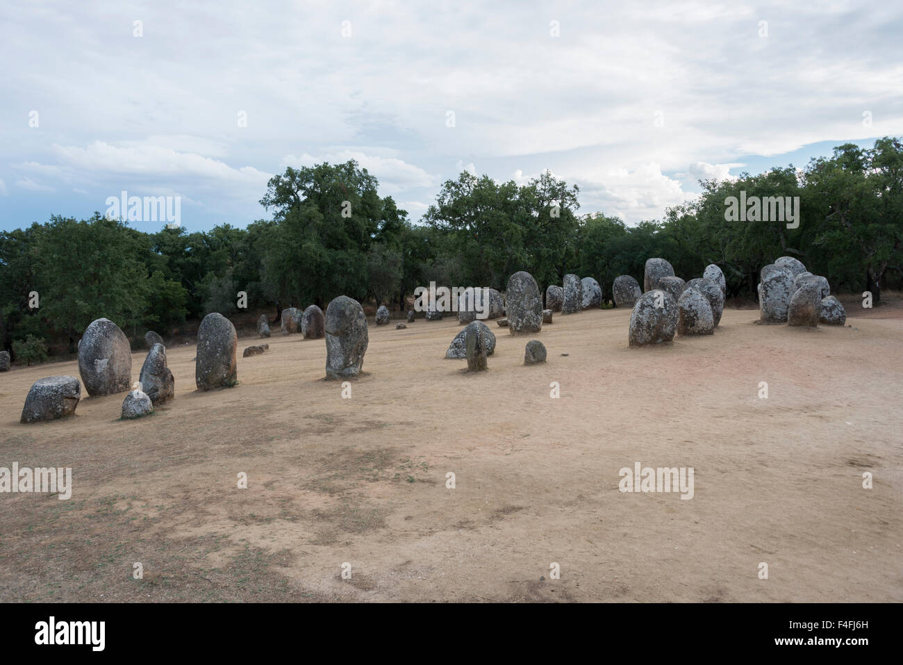 Menhire in Megalith Denkmal der Cromelech Dos Almendres - Evora-Portugal Stockfoto