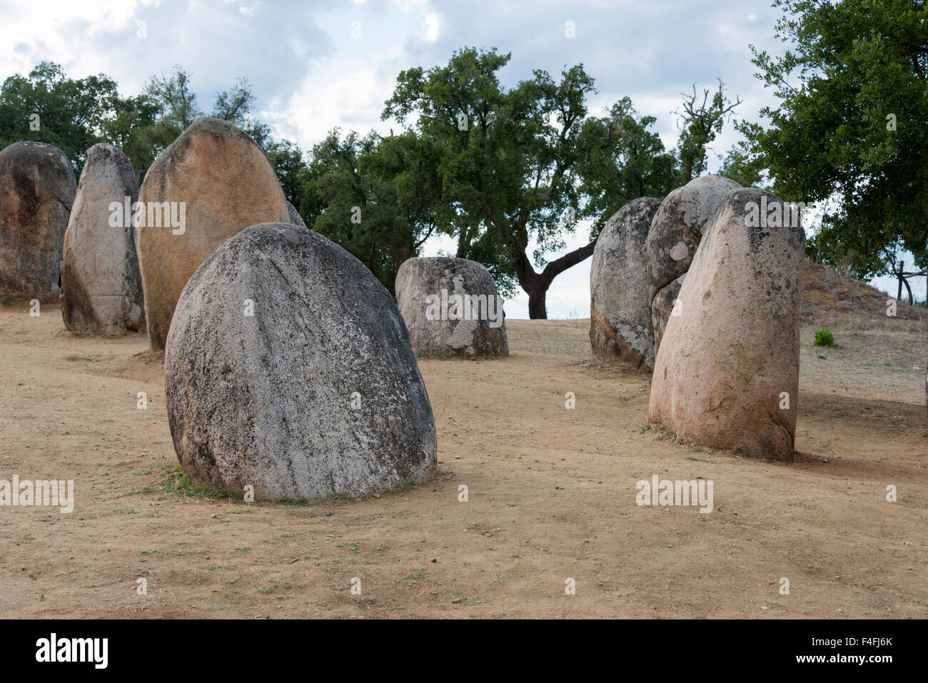 Menhire in Megalith Denkmal der Cromelech Dos Almendres - Evora-Portugal Stockfoto